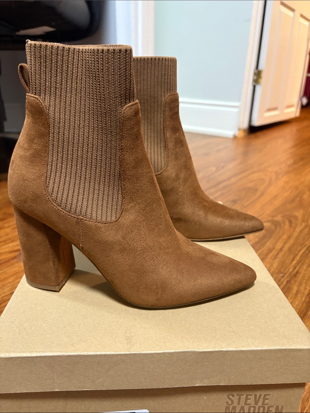 Steve Madden Tan Suede Pointed Toe Block Heel Ankle Boots